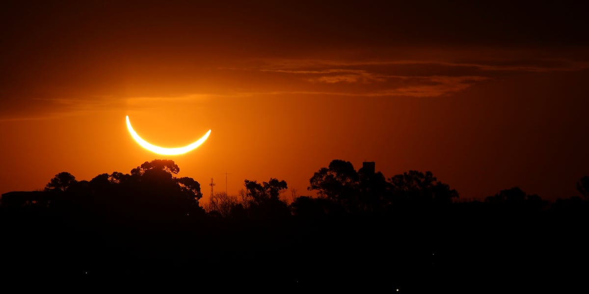 "Traffic and Safety Tips for the April 2024 Total Solar Eclipse"
