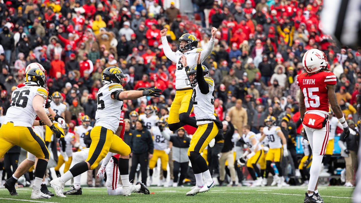 Marshall Meeder's First Kick Lifts Iowa over Nebraska in Big Ten Football Match