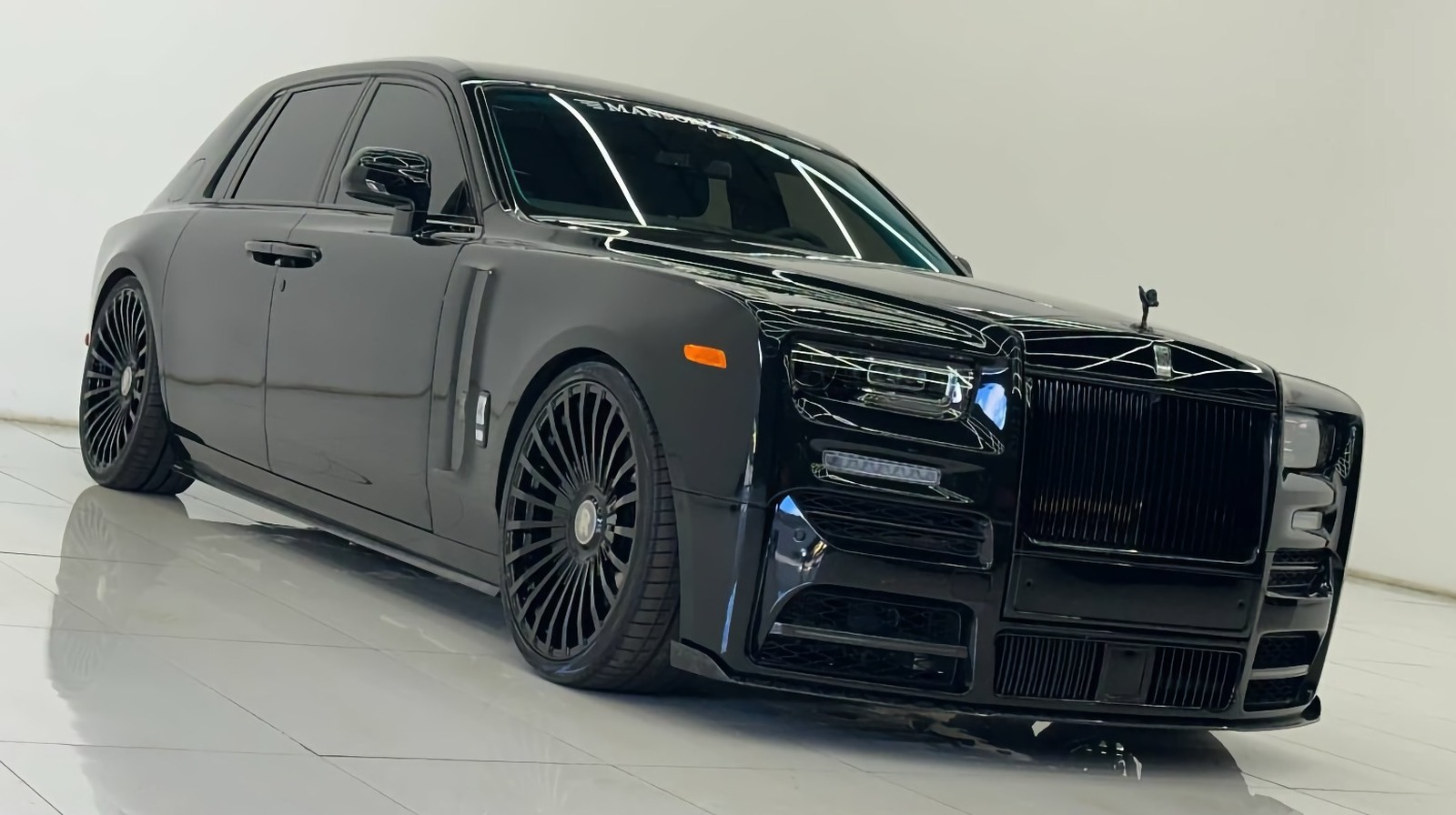 Featured image for 2025 Rolls-Royce Phantom Mansory: Luxury or Overpriced?
