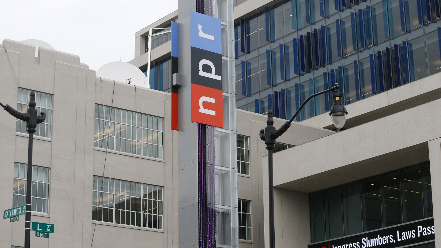 "NPR Editor Resigns After Criticizing Company, Sparks Debate Over Network's Integrity"