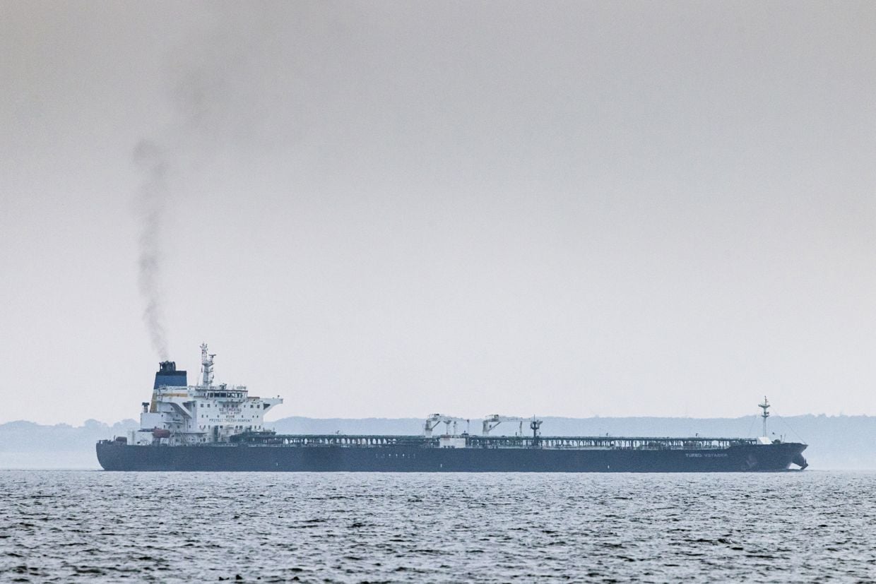 Featured image for India Navigates Russian Oil Ties Amid US Sanctions and Diplomatic Tensions