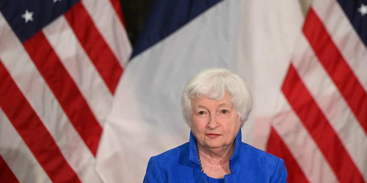 Featured image for Yellen predicts bank mergers and lower recession risk in US.