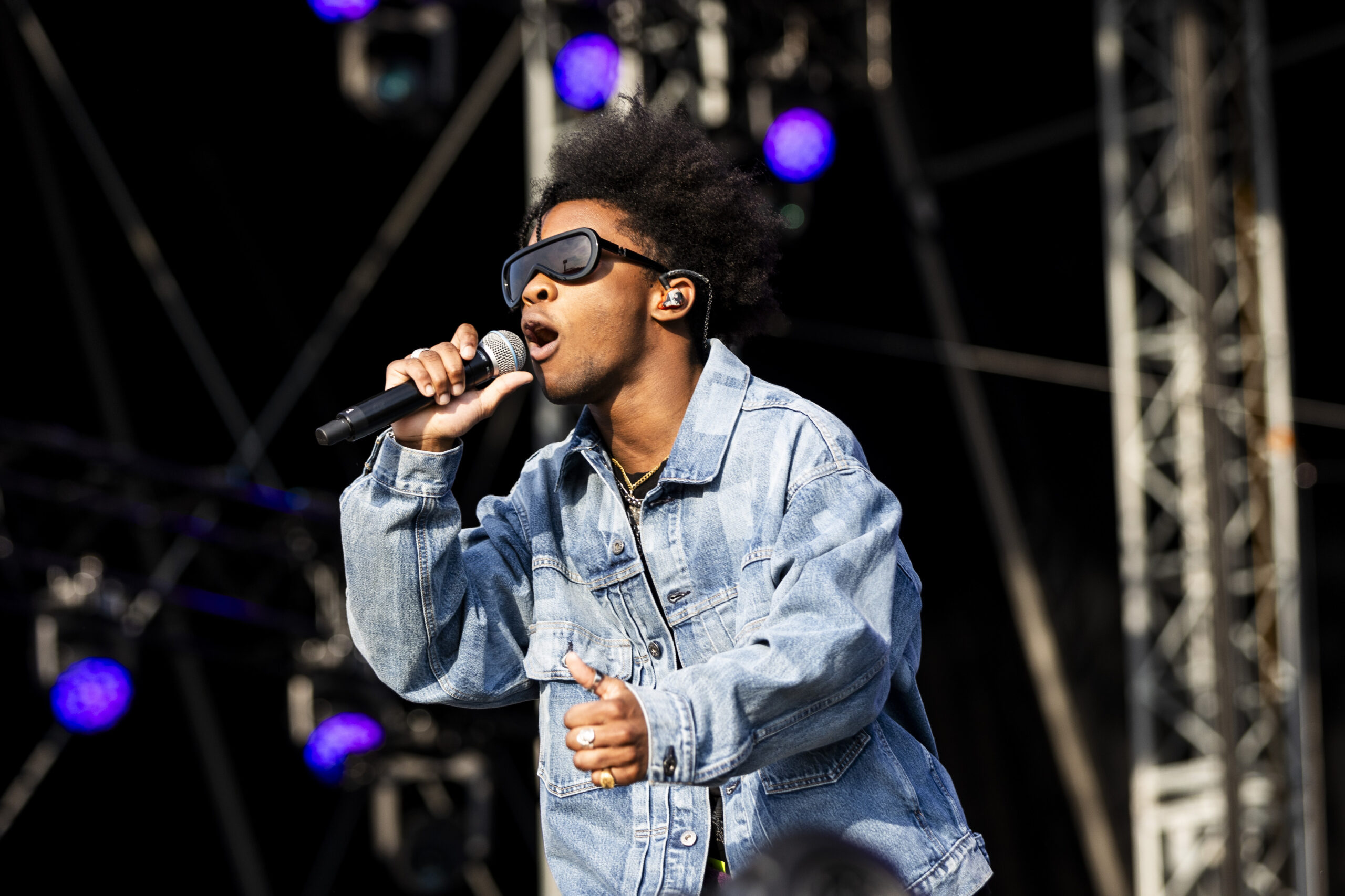 Featured image for D4vd's Connections Under Scrutiny in Teen's Tragic Death