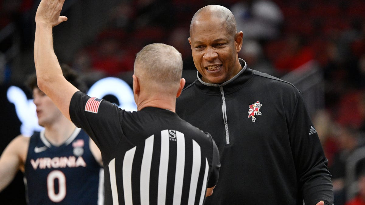Featured image for "Louisville Basketball Coach Kenny Payne Endures 5th Consecutive Double-Digit Loss to Virginia"