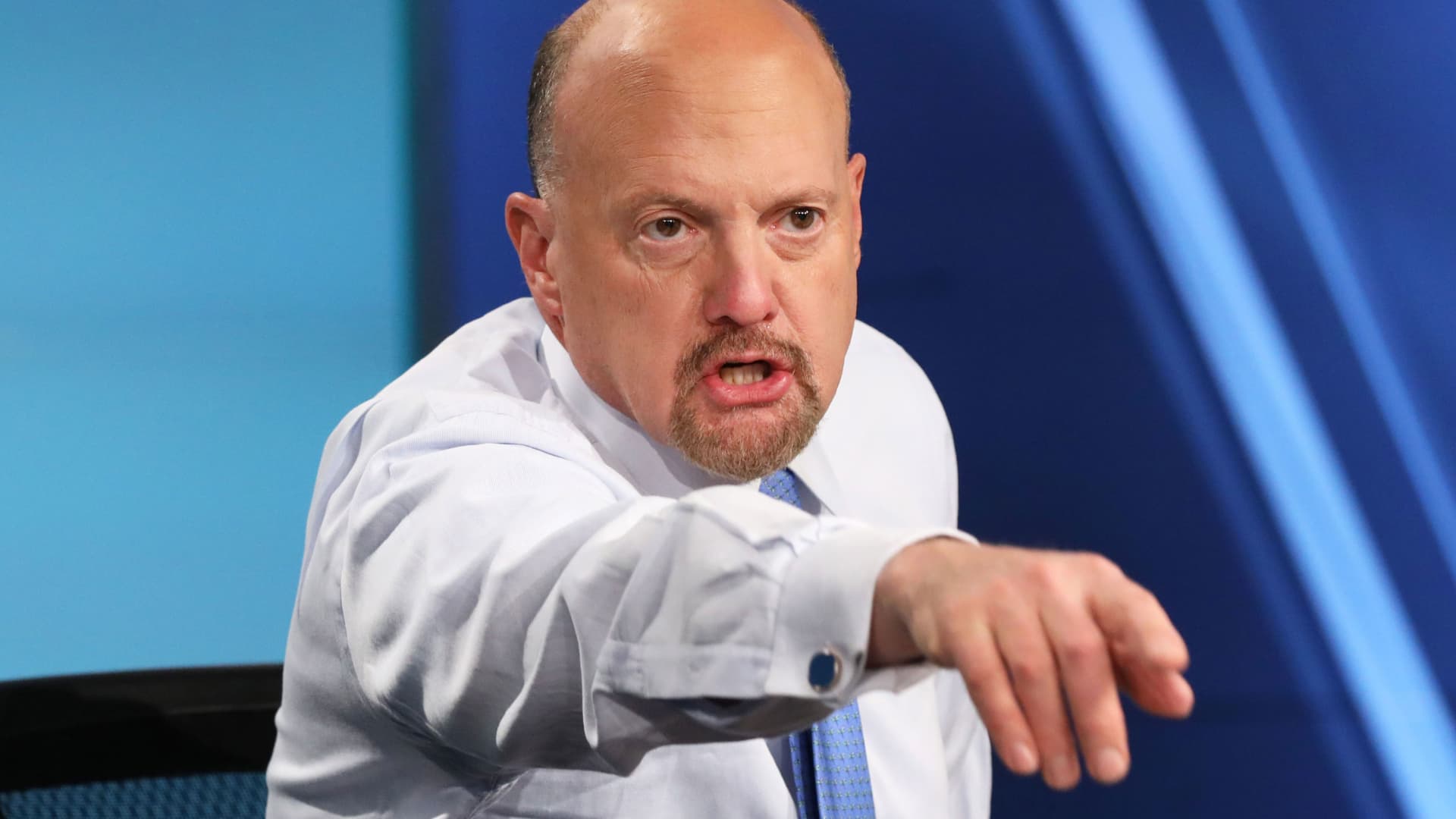 Jim Cramer Advises Patience Amid Market Weakness, Awaits Rate Cuts