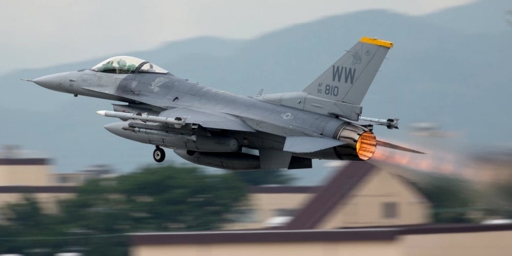 Ukraine's Rapid Transition to F-16 Fighter Jets Sparks International Interest