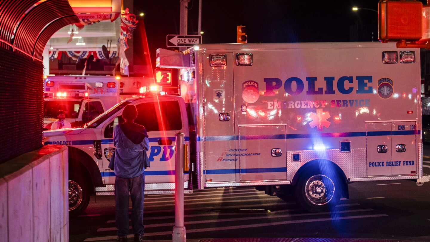 "Trump to Attend Slain NYPD Officer's Wake Amid Crime Rhetoric"