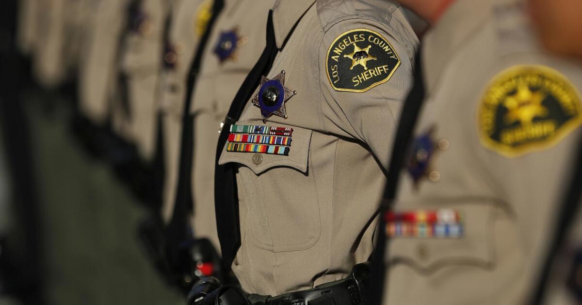 "Deputy Shot Near Palmdale Station in Los Angeles"