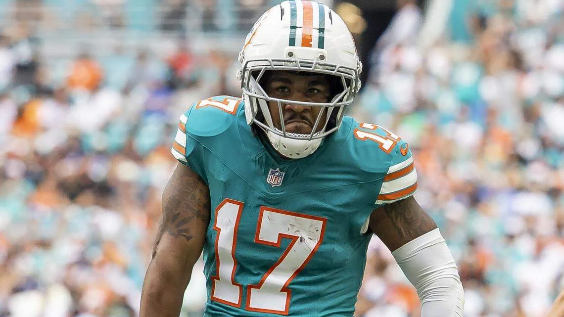 Dolphins Trade Jaylen Waddle to Broncos for Two First-Rounders and Extra Draft Capital