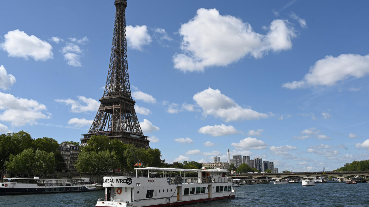 Eiffel Tower Evacuated due to Bomb Alert