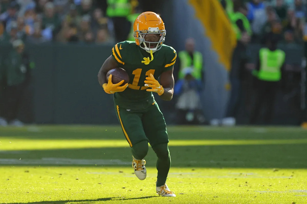 Featured image for "Fantasy Football Week 14: RBs, WRs, and TEs to Start and Sit for Success"