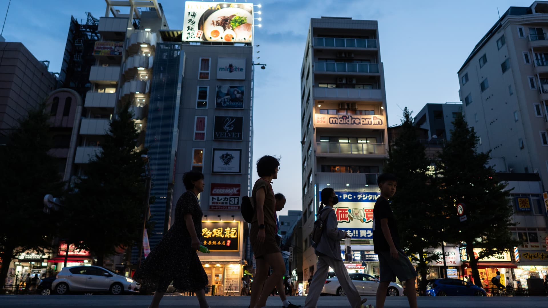 Featured image for Asian Markets Open Higher Amid US Growth and Gold Rally