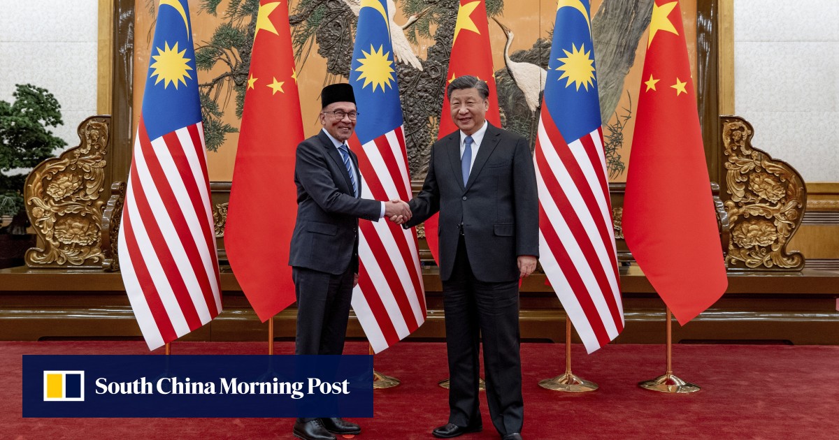Featured image for China's President Xi Jinping meets with leaders from Singapore and Malaysia to strengthen regional ties.
