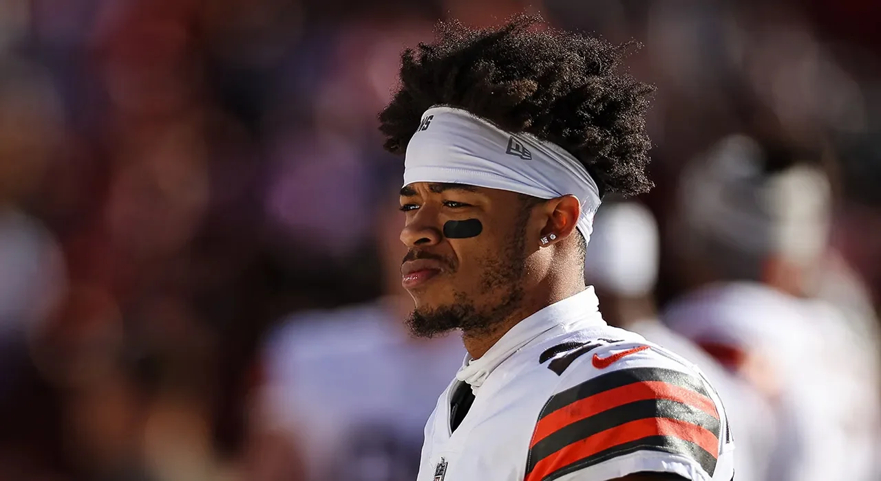 Cleveland Browns players robbed at gunpoint outside nightclub.