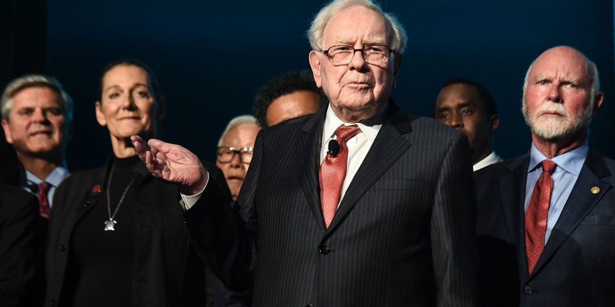 Featured image for Berkshire Hathaway Sells Apple Stock, Boosts Cash Amid Tax Concerns