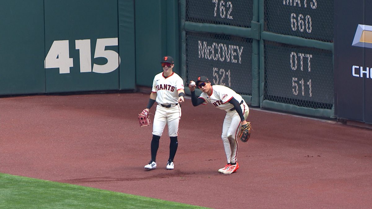 Featured image for Jung Hoo Lee's Spectacular Knee Catch Stuns Baseball Fans