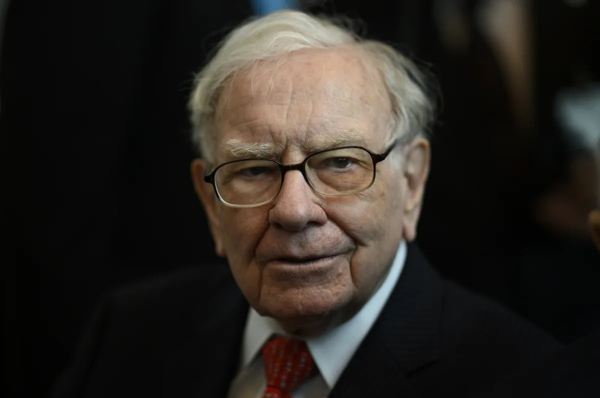 Warren Buffett's Berkshire Hathaway boosts Sirius XM stock with new stake