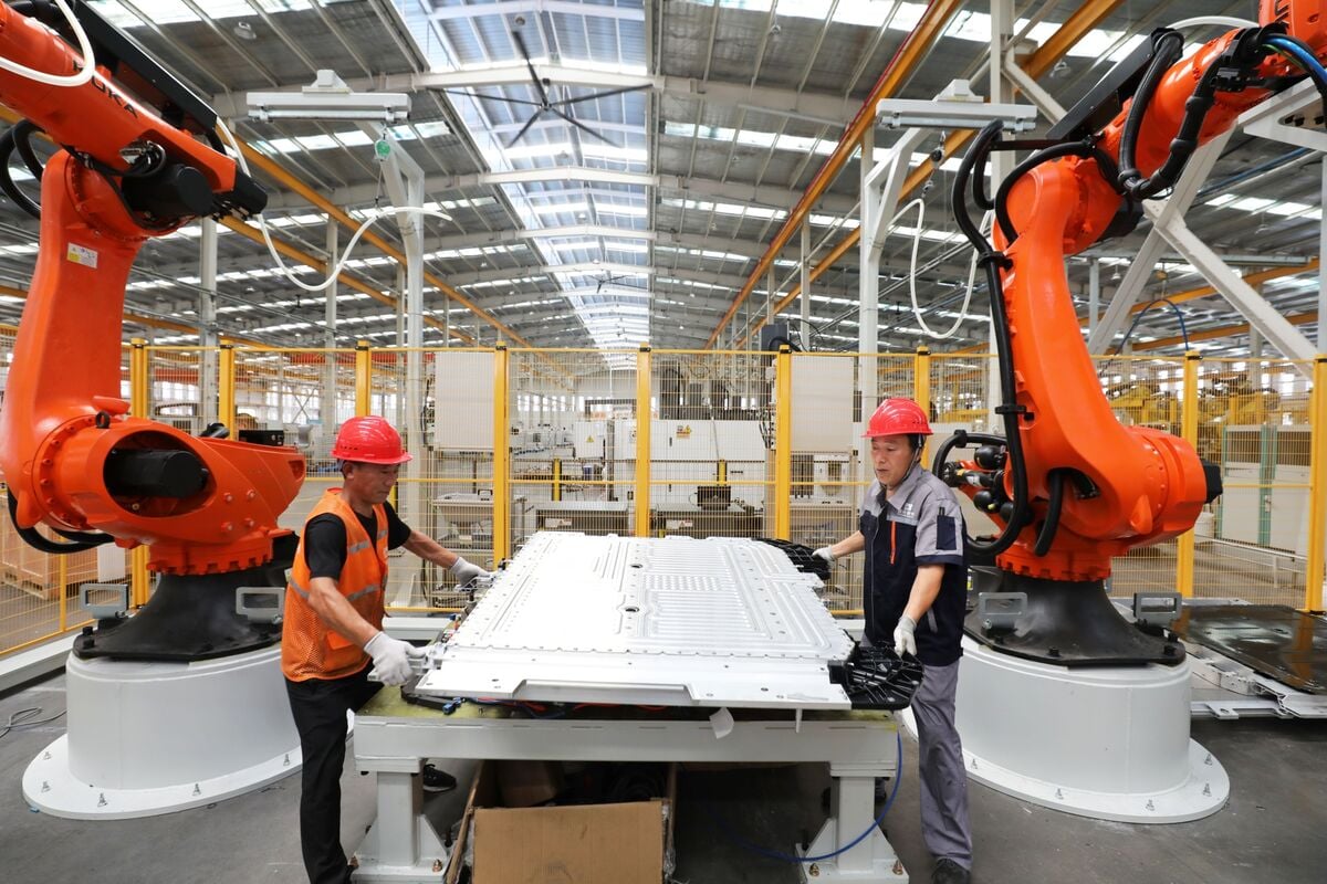 Featured image for China’s Economy Surges 5.2% Amid Export Strength and Tariff Concerns