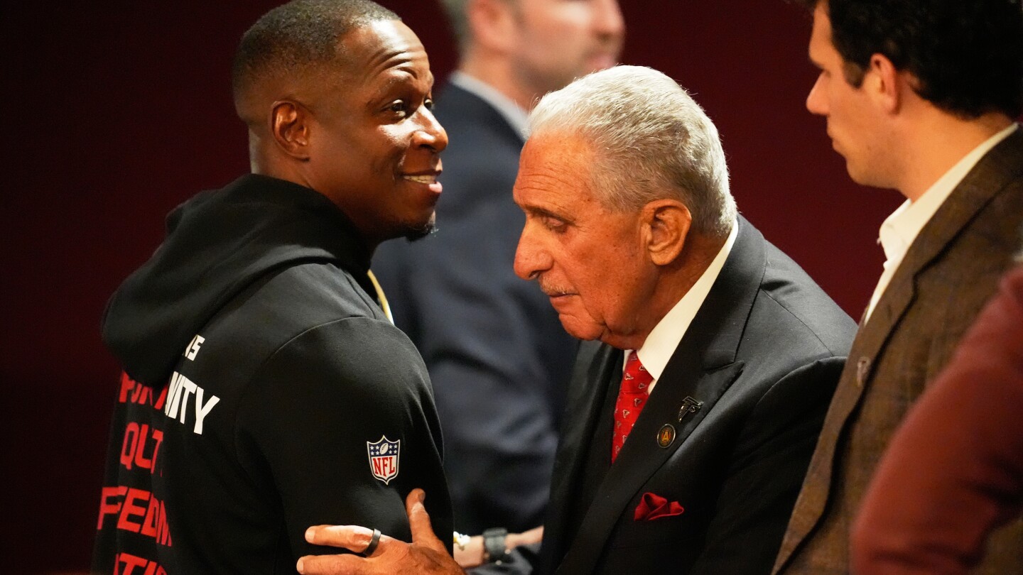 Featured image for Falcons dismiss Morris and Fontenot after 8-9 season, explore new coaching options