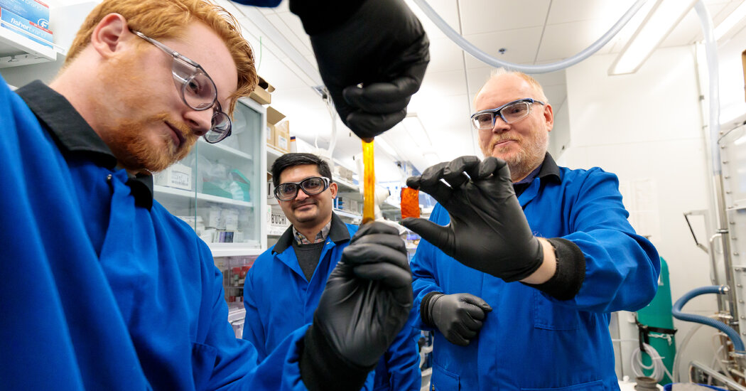 Featured image for "Revolutionary Shape-Shifting Plastic: A Flexible Future Ahead"