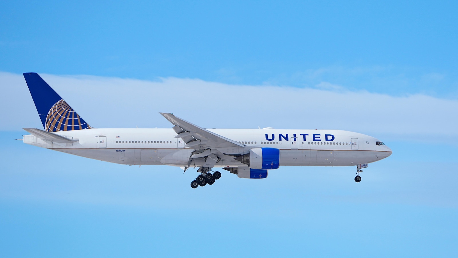 Featured image for United Airlines CEO Evaluates Boeing Alternatives Amid Recent Issues