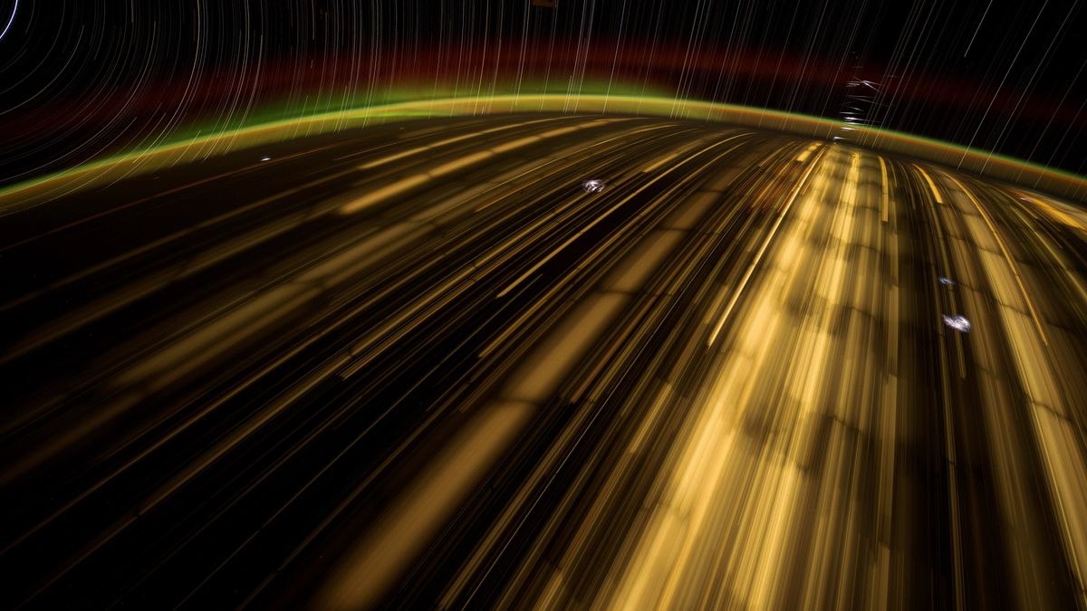 ISS Astronaut Captures Unusual Starlink Satellite Streaks