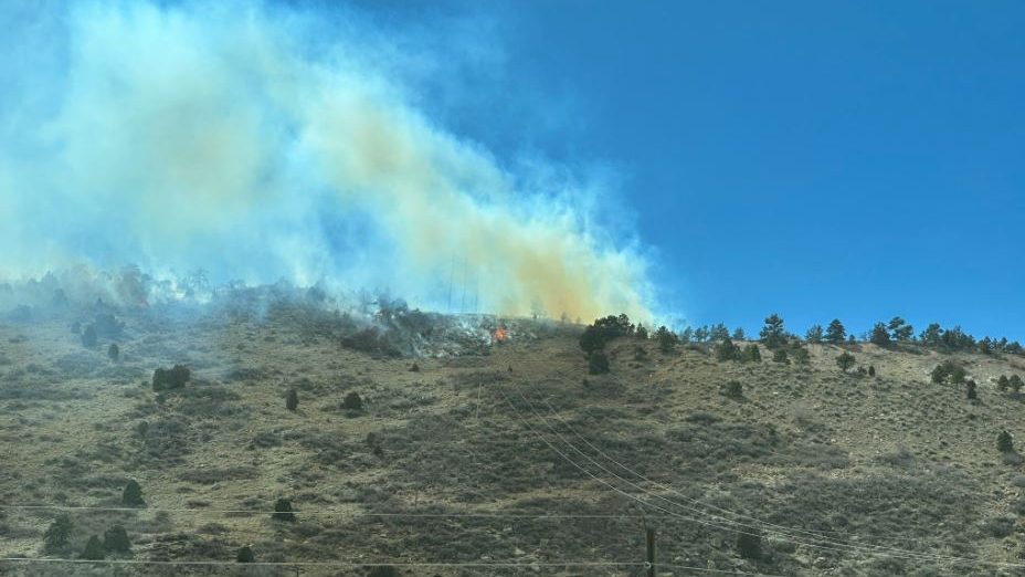 Wildfire near I-70 in JeffCo forces evacuations and postpones Red Rocks concert.