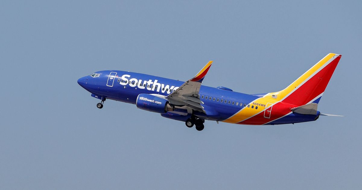 Featured image for Mid-Air Fistfight Erupts on Southwest Flight to Hawaii