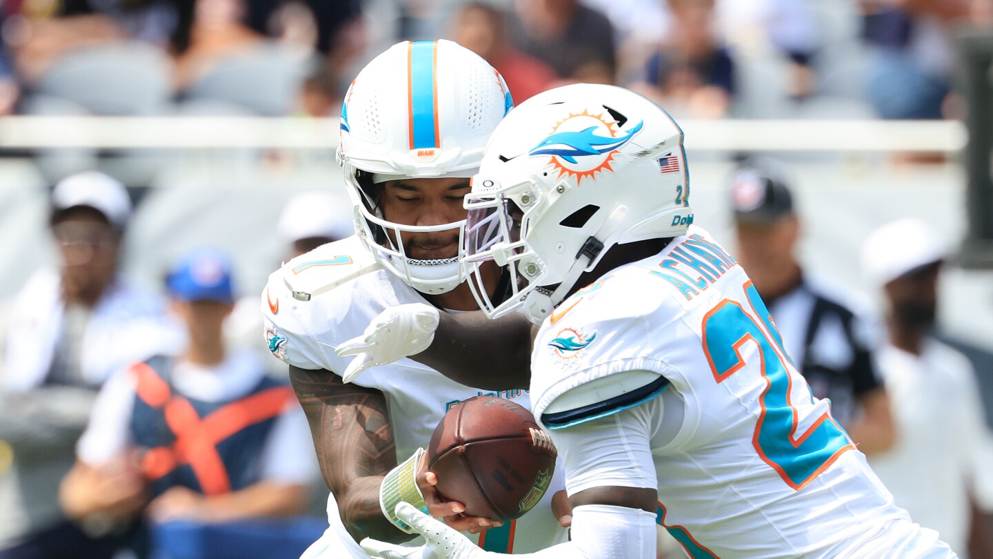 Featured image for Dolphins RB De’Von Achane to Miss Time with Soft Tissue Injury