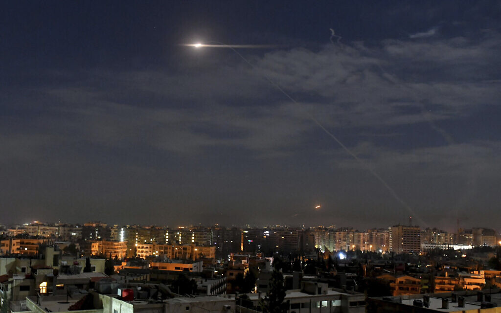 Israeli Airstrikes Injure Syrian Soldier near Damascus