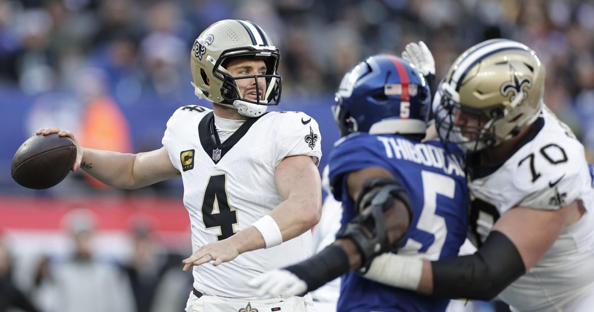 Saints' Derek Carr Faces Setback with Left Hand Injury in Giants Game