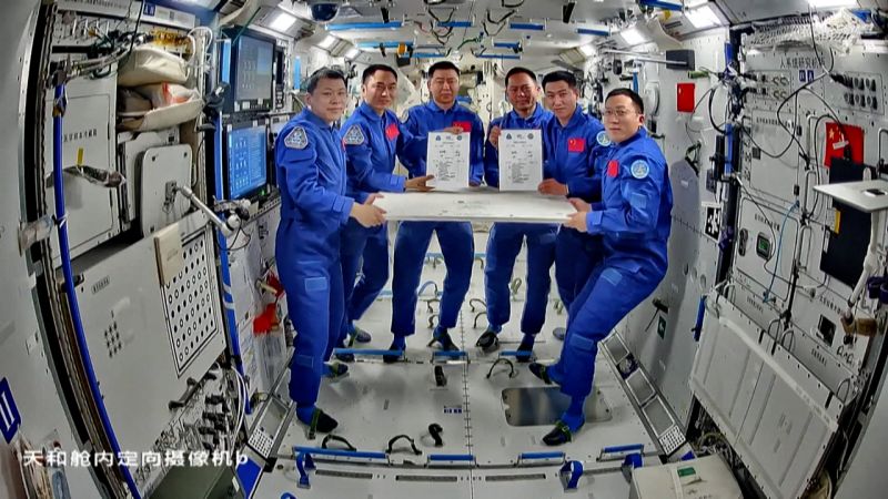 Featured image for Chinese astronauts' return delayed due to debris impact concerns