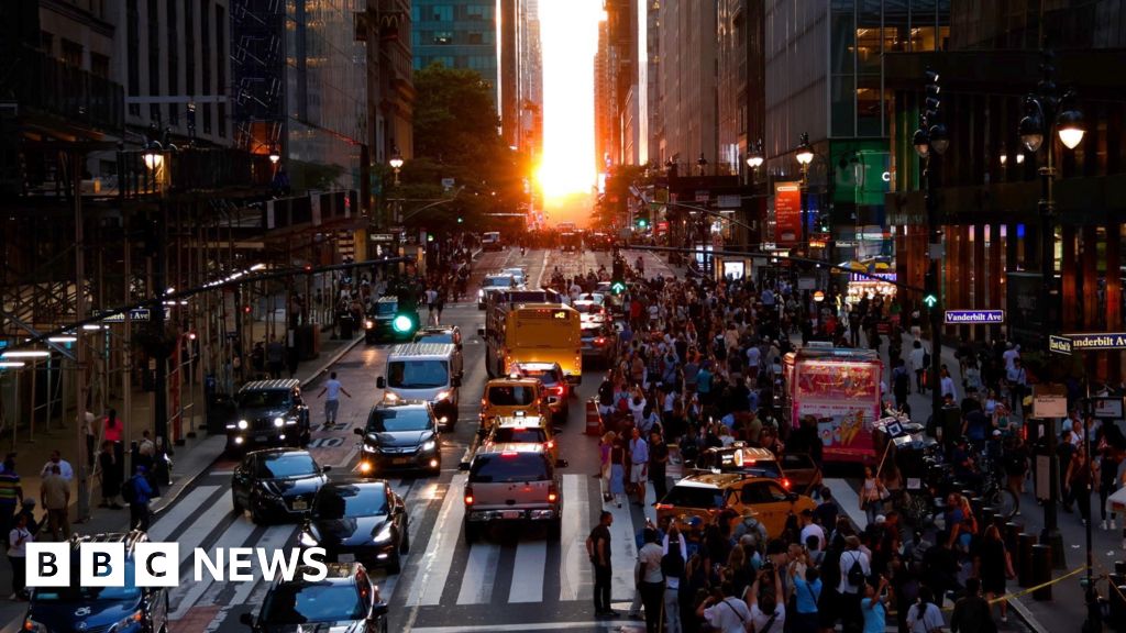 Featured image for "Manhattanhenge 2024: NYC's Iconic Sunset Spectacle Returns"