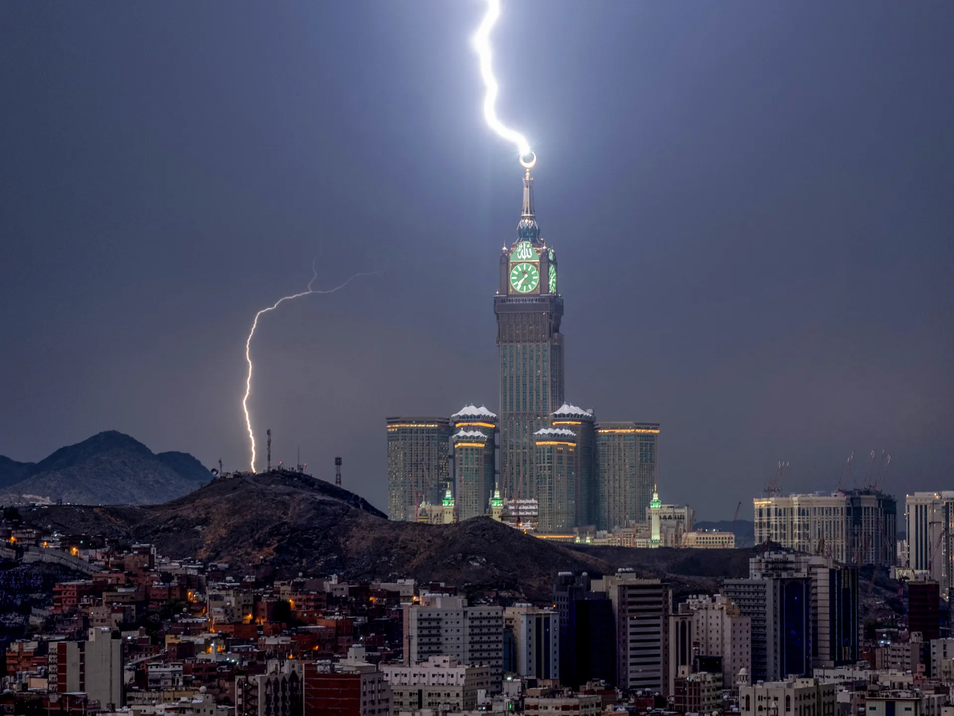 Featured image for "Devastating Storm Ravages Mecca with Lightning and Fierce Winds"