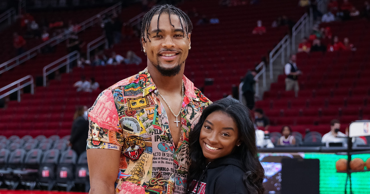 Simone Biles ties the knot with Jonathan Owens.
