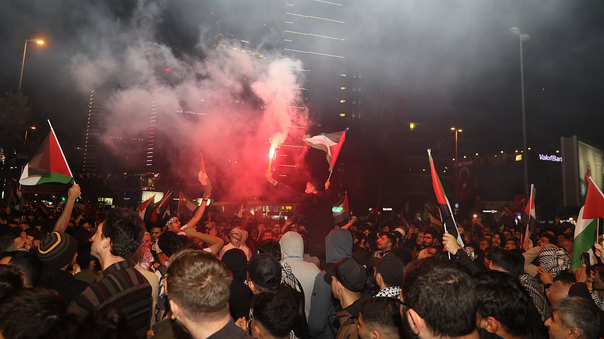 Global Protests Demand End to Israeli Attacks on Gaza