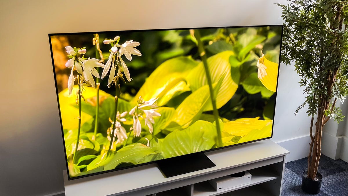 Featured image for "TV Showdown: TCL QM8 vs Hisense U8K - Which Offers the Ultimate Picture Quality, Size, and Value?"