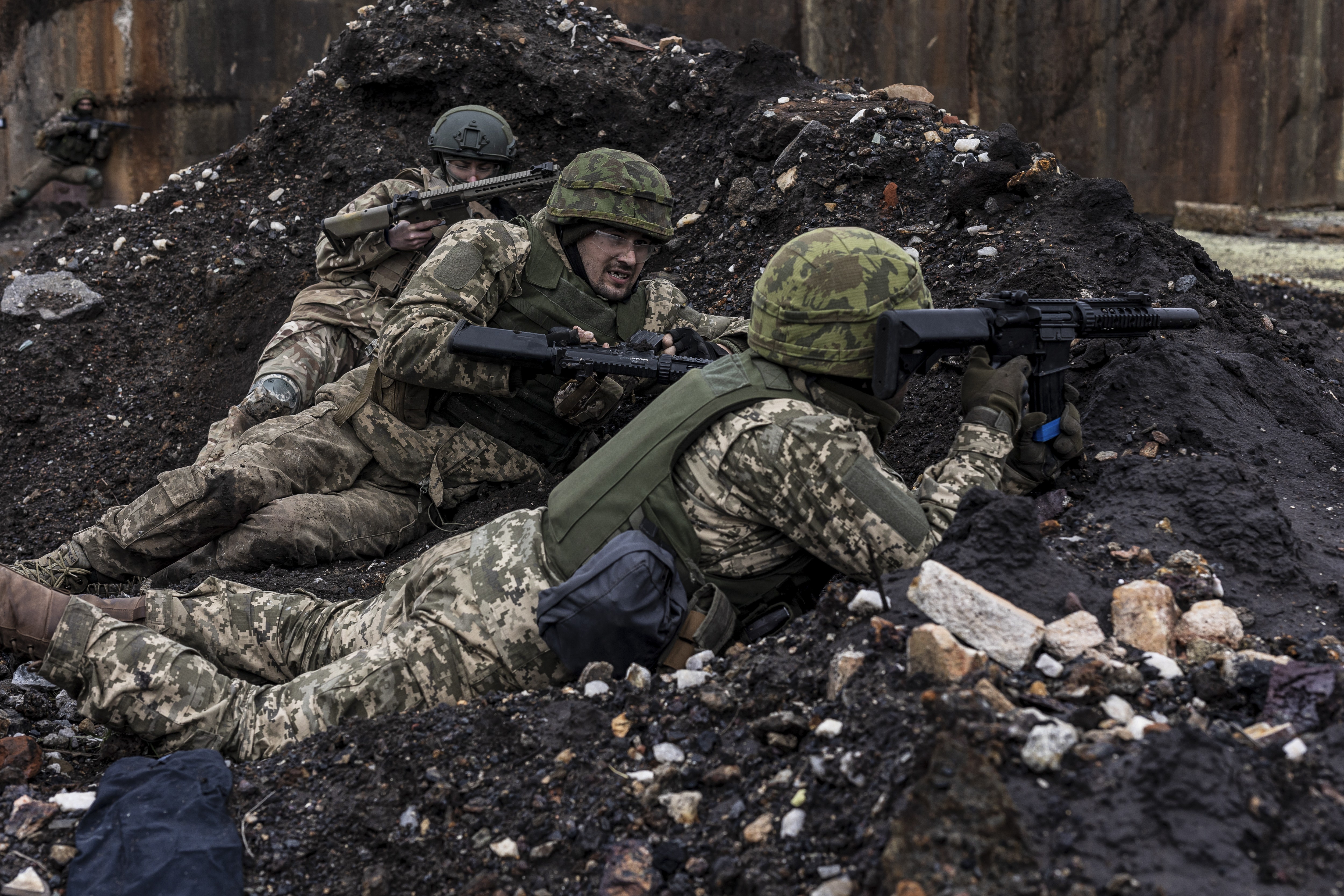 Russian forces gain momentum in Bakhmut, Ukraine on the brink.