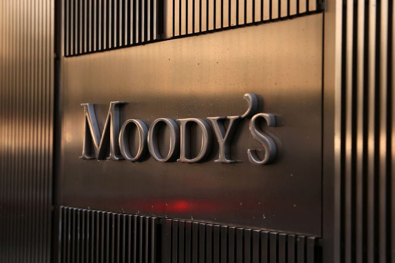 Featured image for Moody's Downgrades US Banks, Signals Potential Cuts Ahead