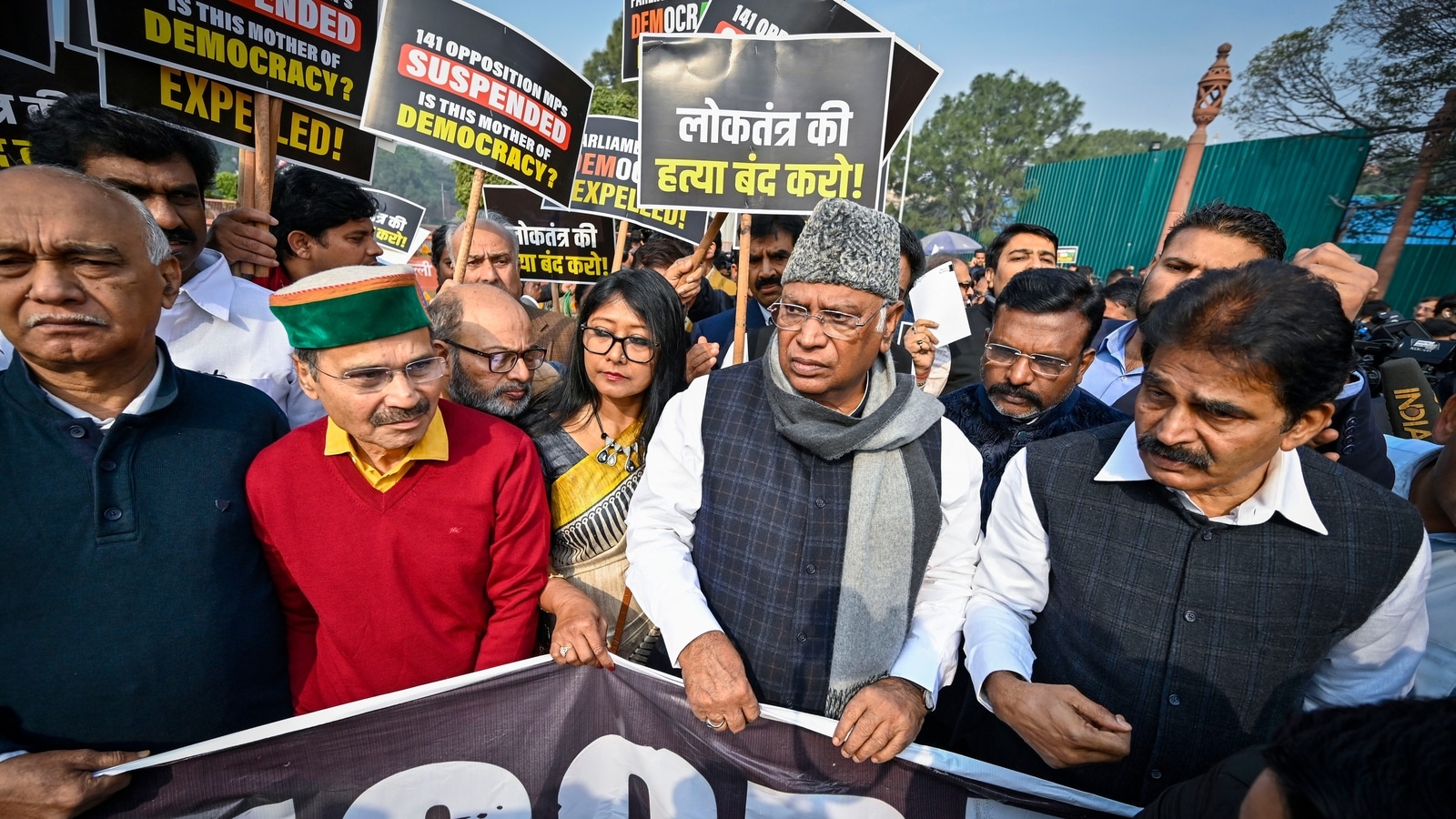 Featured image for Nationwide Protest in India as MPs Suspended; Rahul Gandhi to Address at Jantar Mantar