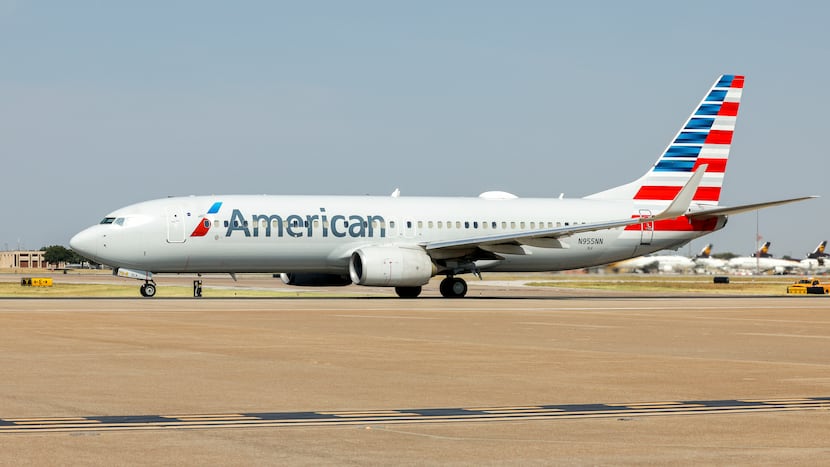 Featured image for "American Airlines Flight Makes Emergency Landing in Los Angeles Due to Tire Problem"