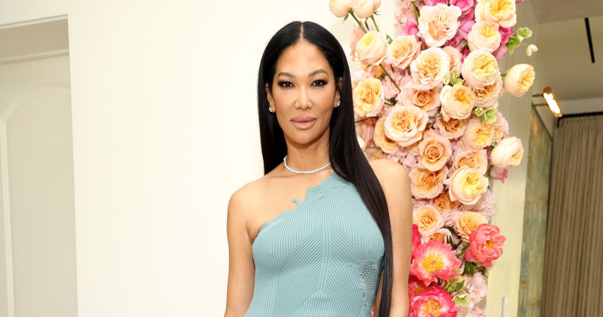 Featured image for Kimora Lee Simmons and Daughters Speak Out Against Russell Simmons' Abusive Behavior.