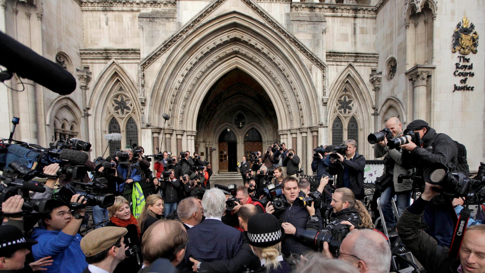 "Assange's Extradition: Australian Parliament Urges U.S. to Drop Case"
