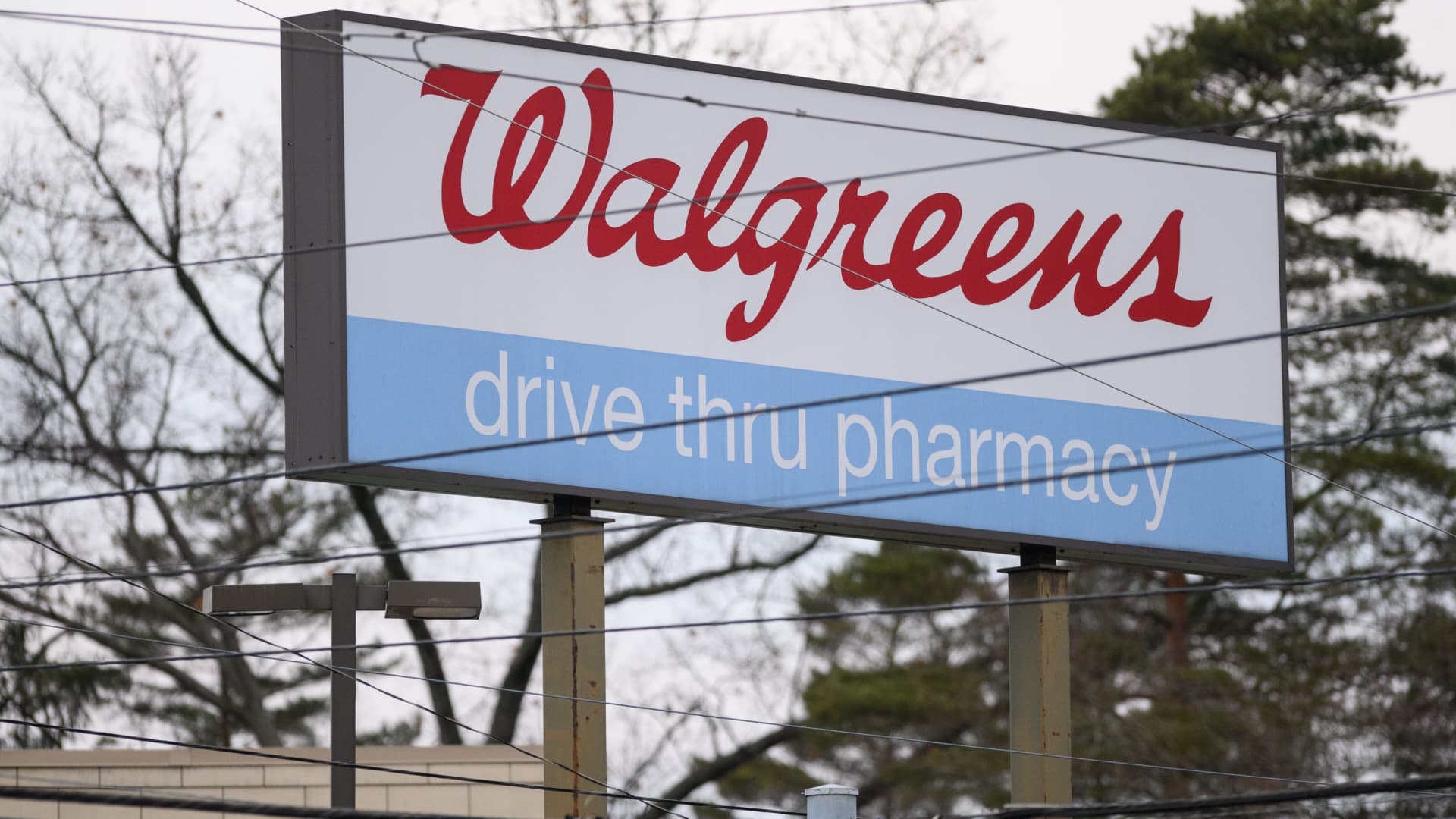 Featured image for "Walgreens Surpasses Earnings Forecasts Despite Halving Dividend Amid Cost-Cutting Measures"