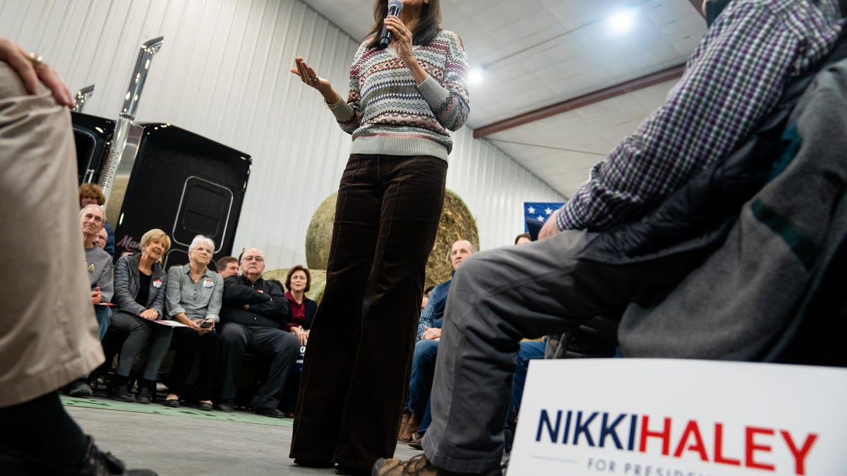 "Nikki Haley's Iowa Caucus Tour: Town Halls and Contrasts with Trump"