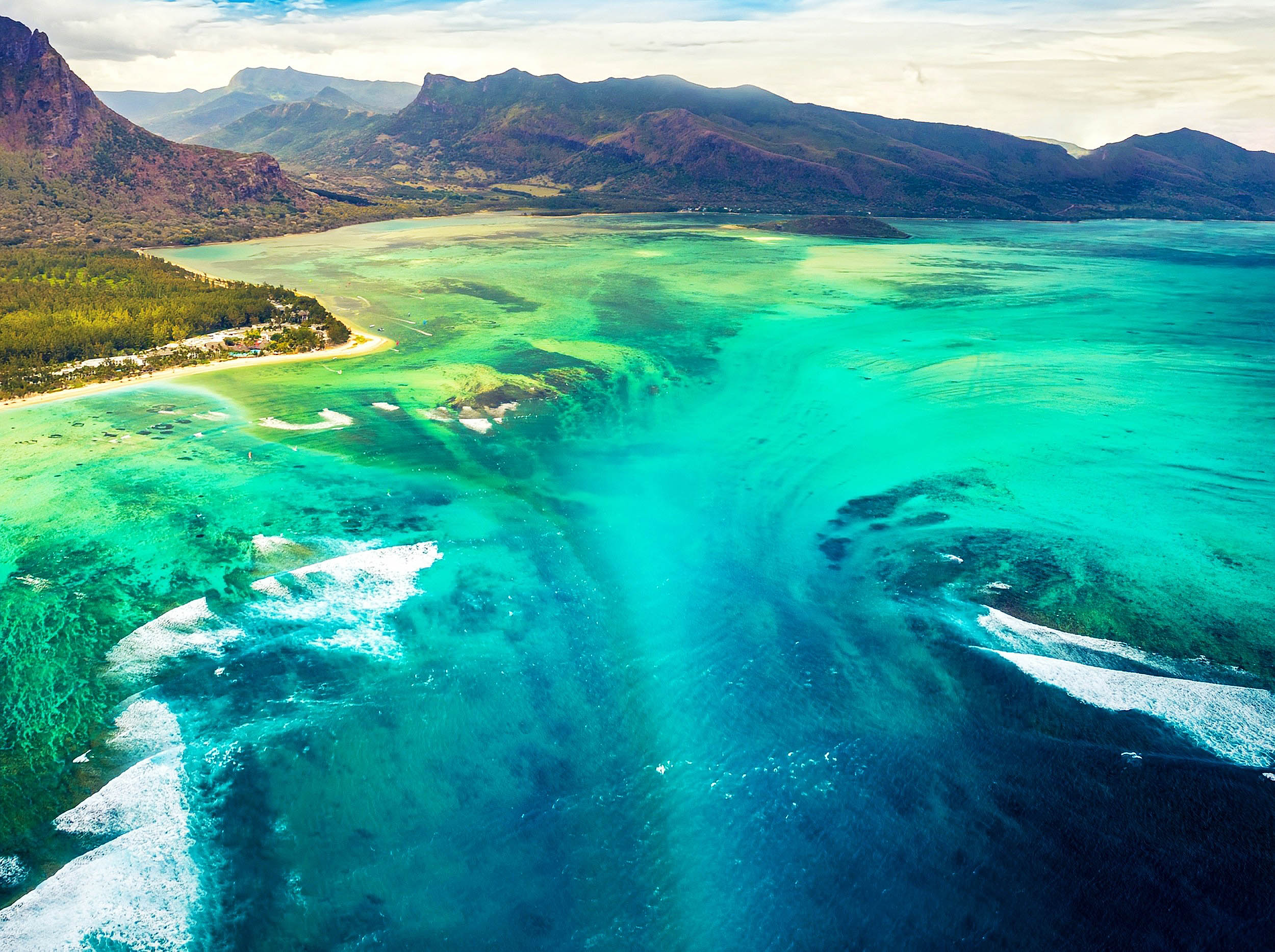 Featured image for Hidden Oceanic Waterfall Surpasses All Others in Size