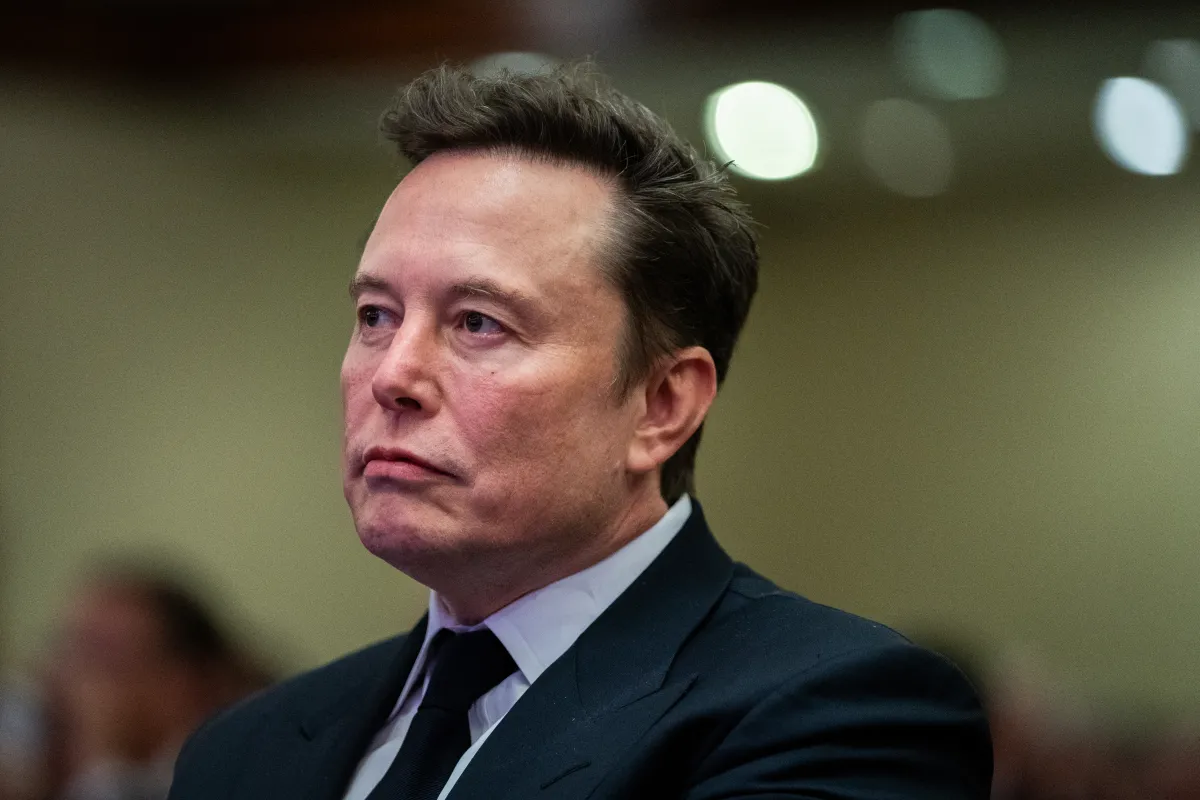Elon Musk Focuses on Spacecraft Development