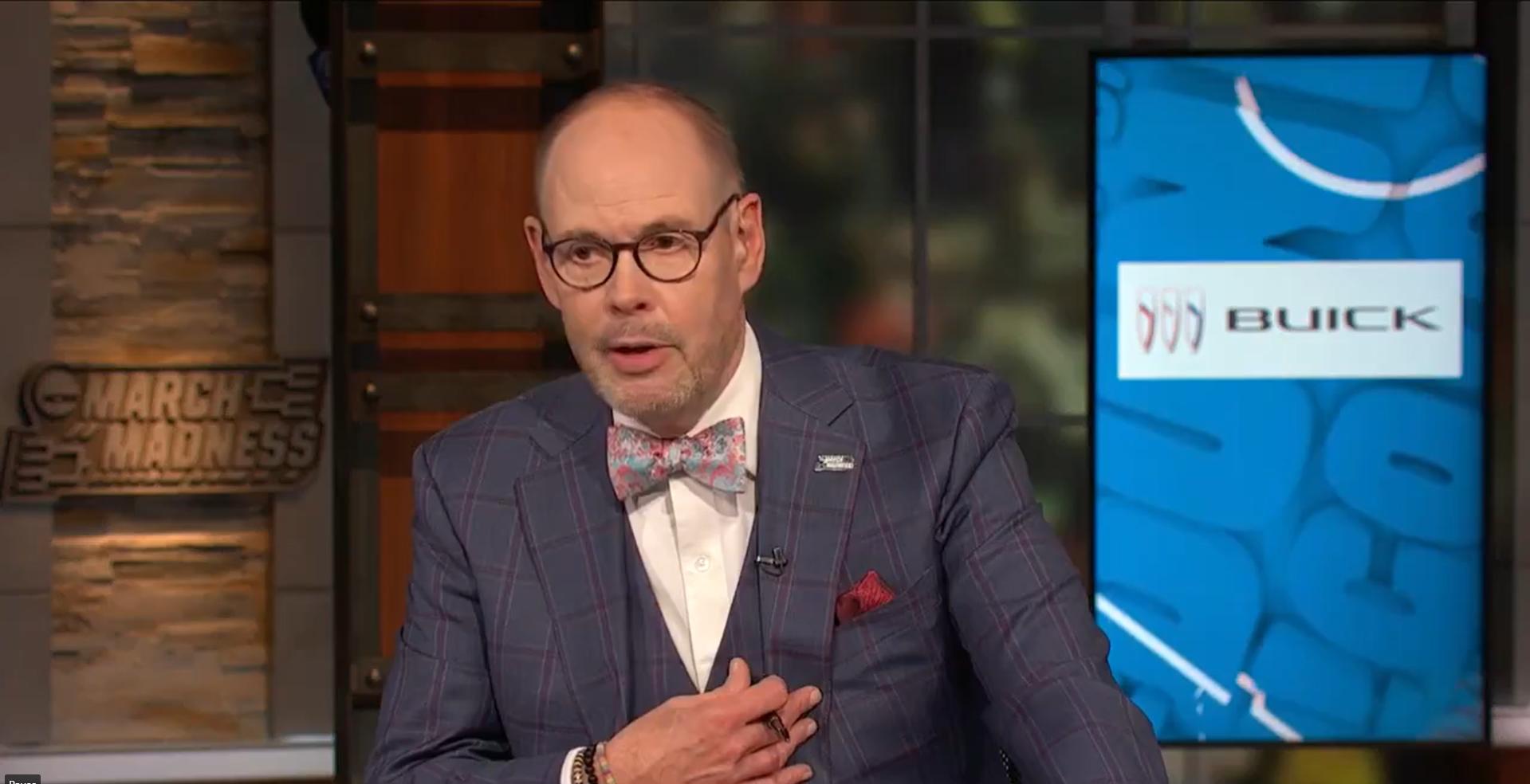 Featured image for "Ernie Johnson's Heartfelt Tribute to Alabama Announcer"