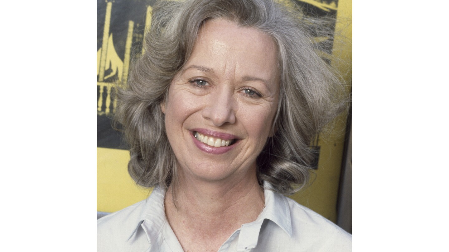 Featured image for Polly Holliday, 'Alice' Actress and Iconic Waitress, Dies at 88