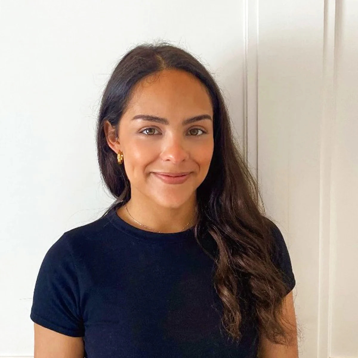 Featured image for "25-Year-Old Woman's Final Letter: 'Do Whatever Makes You Happy' as She Announces Her Own Death from Cancer"